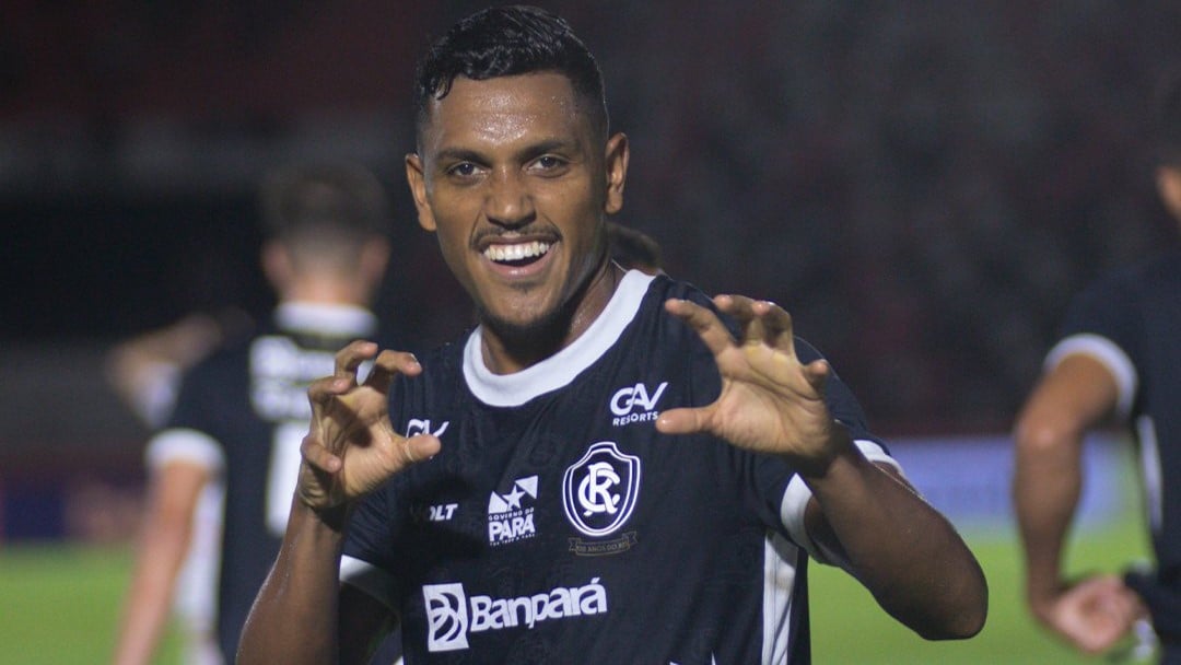 Pedro Rocha comemora gol pelo Remo