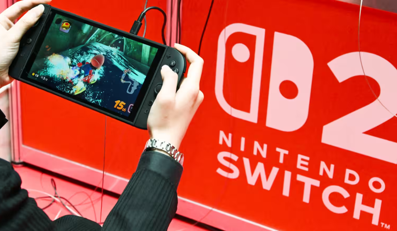Switch 2 e PS5 sofrerão tarifa de 145% nos EUA; consoles chineses são os mais afetados pelas novas políticas comerciais.