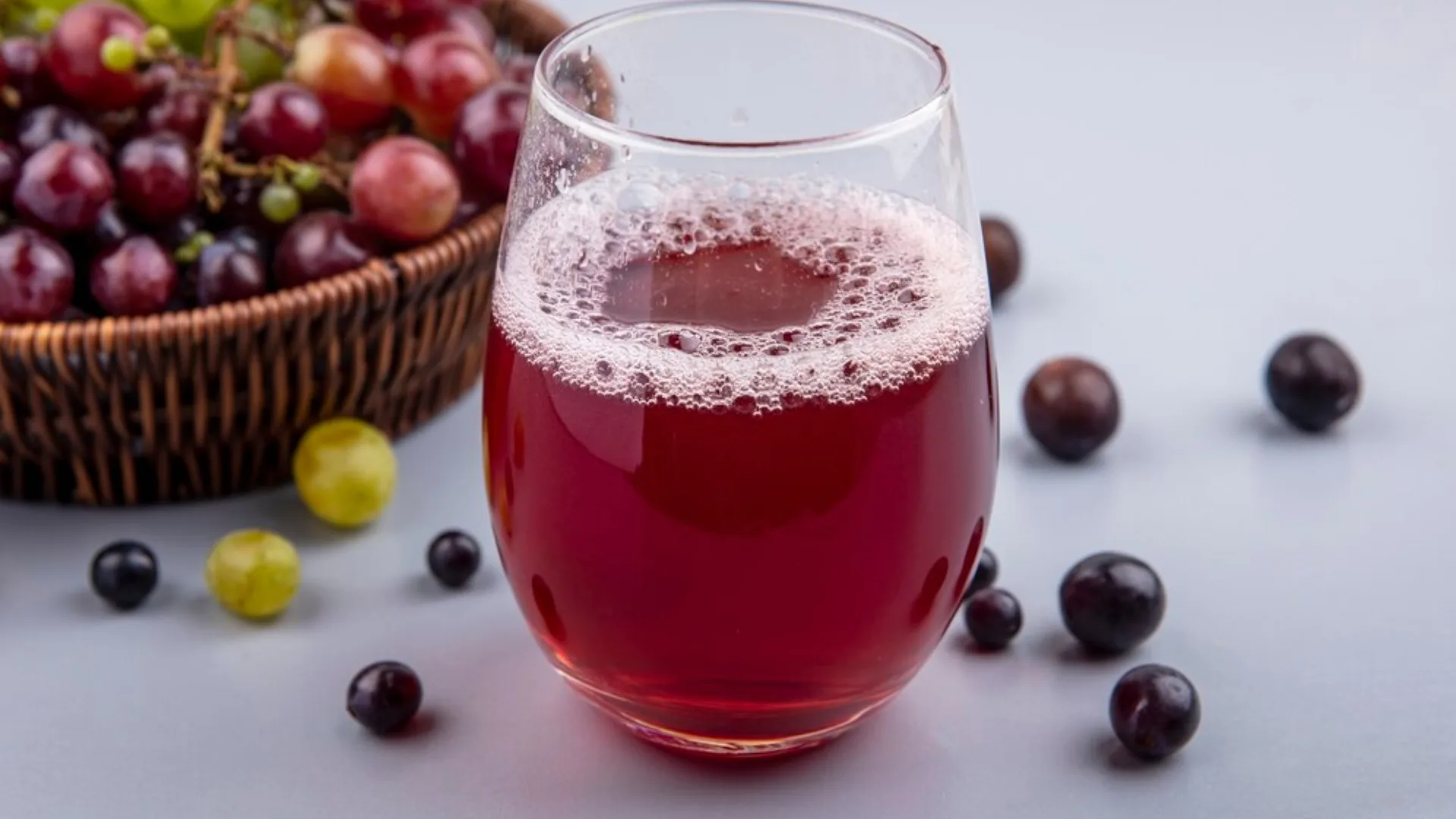 Suco de uva integral: Benefícios e malefícios; Veja como faz em casa