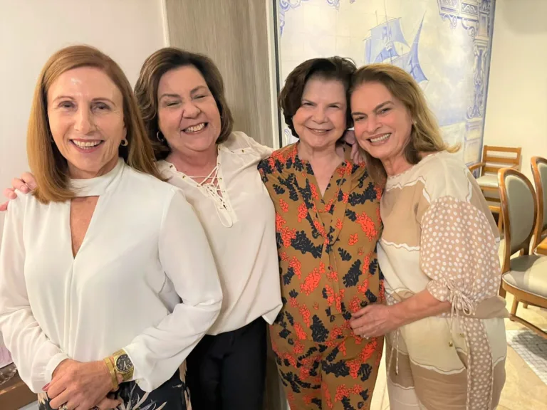 Angela entre amigas
