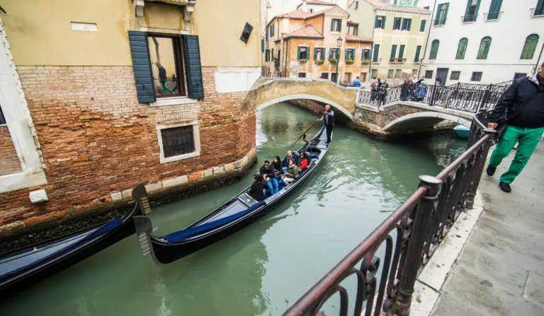 Veneza passará a cobrar taxa para turistas que passarem menos de um dia na cidade. Foto: Freepik