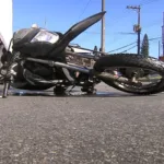 Motocicleta envolvida em acidente com vítima fatal. Foto: Reprodução/TV Vitória