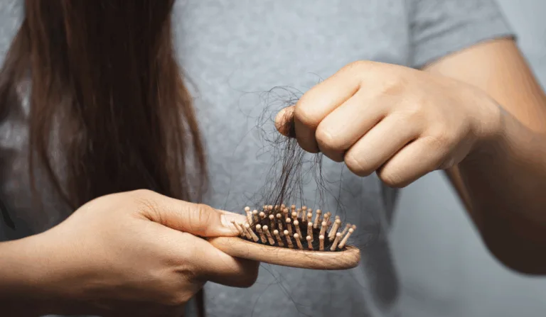 Sintomas da queda de cabelo/Canva
