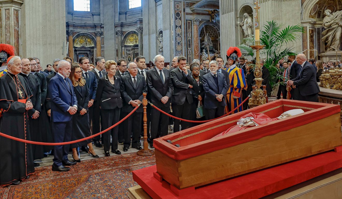 Lula e comitiva no velório do papa Francisco.