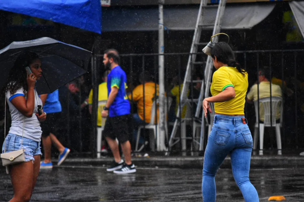 Chuva no ES em estreia da Copa
