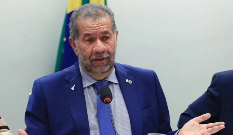 O agora ex-ministro Carlos Lupi

Lula Marques/Agência Brasil