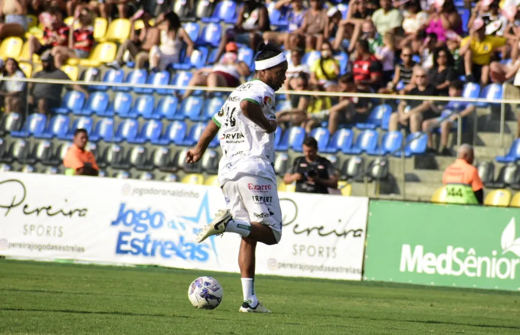 Jogo do Ronaldinho no Kleber Andrade, em Cariacica