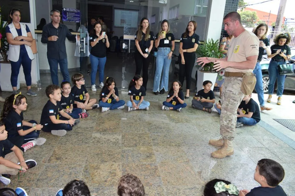 Crianças na Polícia Civil