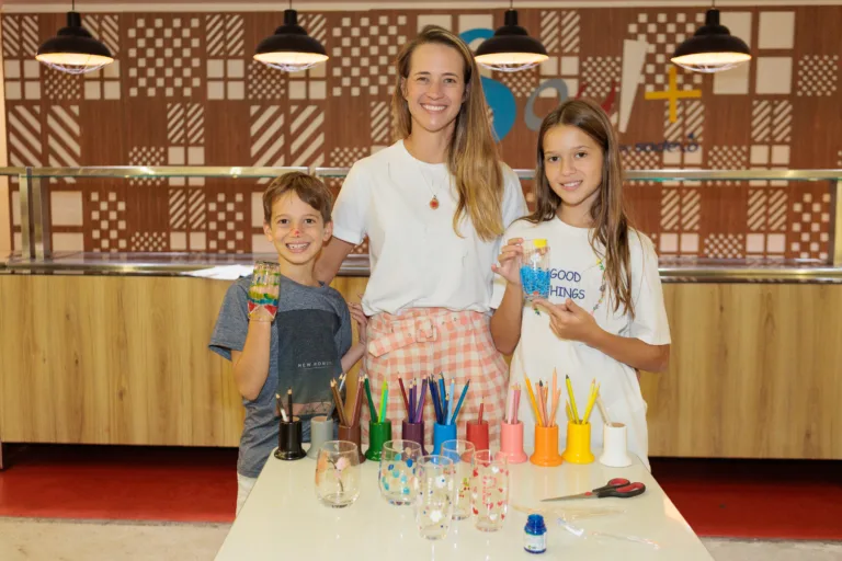 Culinária, pintura e aquarela no mês das mamães na Escola Americana
