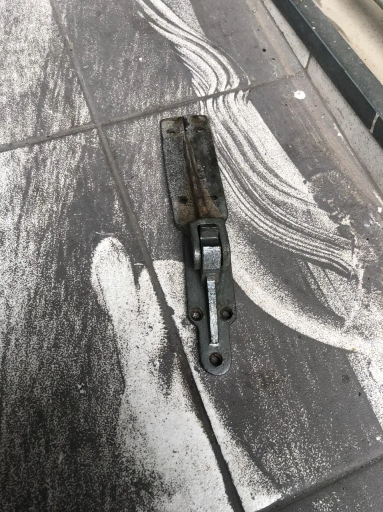 Suspeitos invadem estacionamento e furtam varios objetos - centro de vitoria