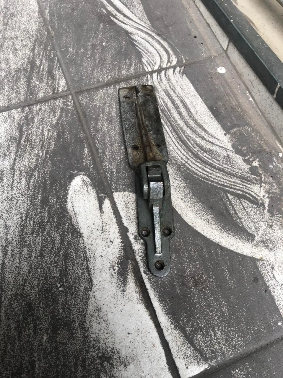 Suspeitos invadem estacionamento e furtam varios objetos - centro de vitoria