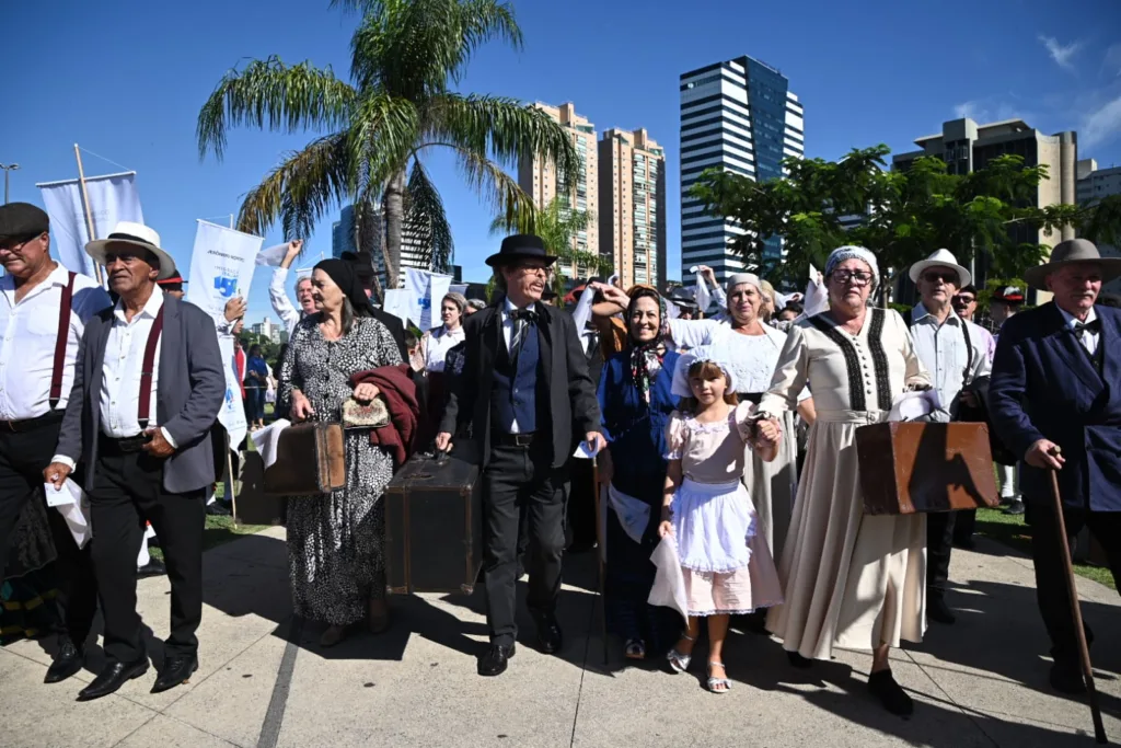 cortejo marítimo da programação dos 150 anos da imigração italian