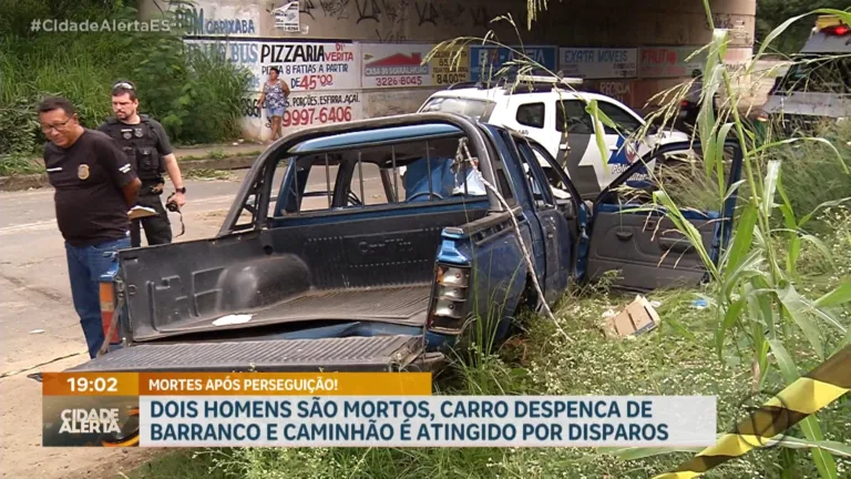 Dois homens são mortos a tiros em carro em Cariacica