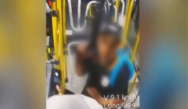 Criminosos usam espingarda dentro do Transcol