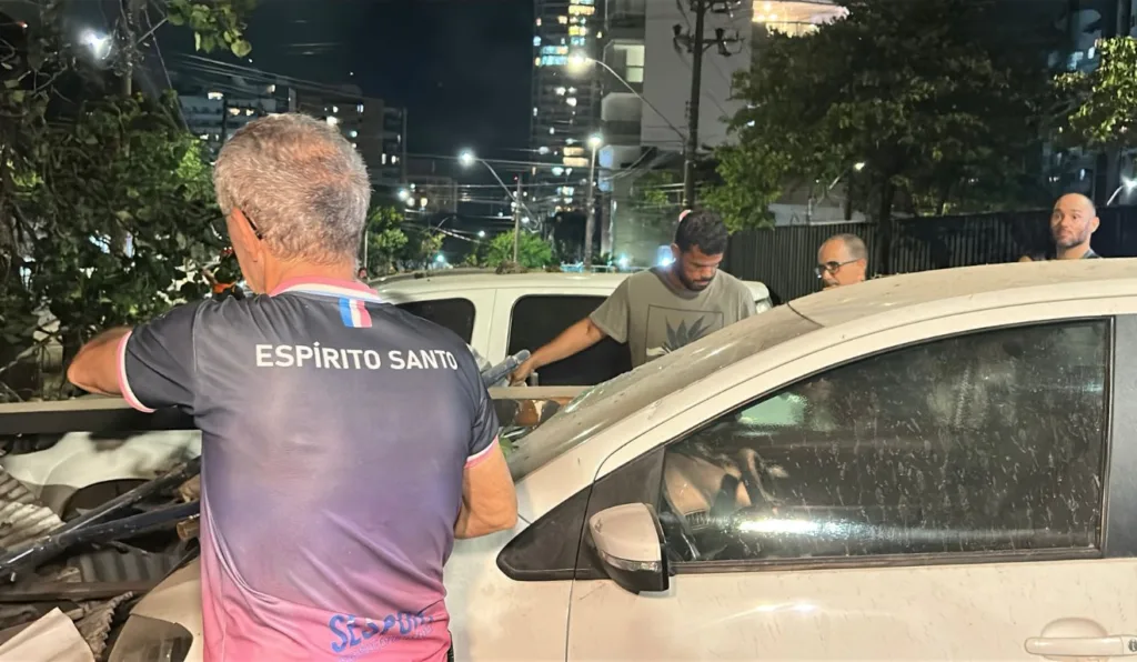 Desabamento do Ginásio Jones dos Santos Neves em Bento Ferreira