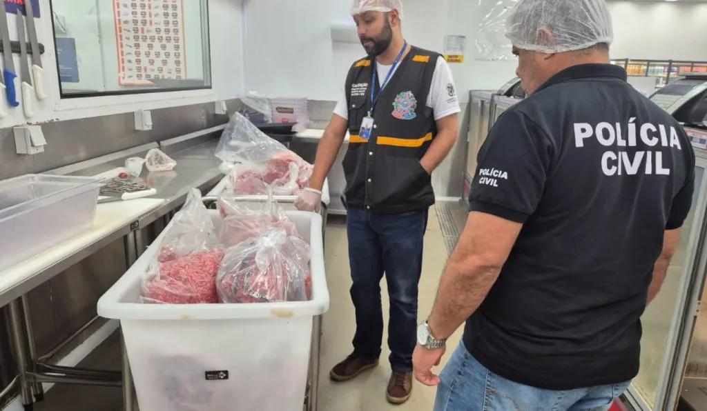 Carne apreendida em supermercado na Serra. Foto: Sesp/Divulgação Carne apreendida em supermercado na Serra. Foto: Sesp/Divulgação