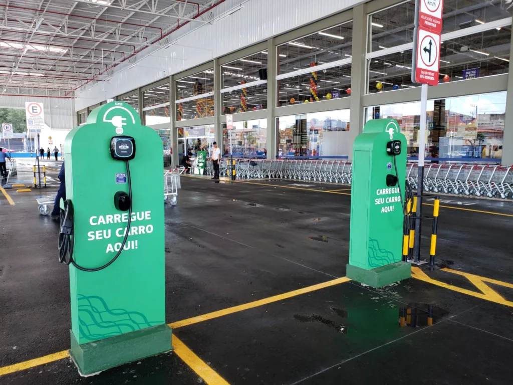 Assaí Atacadista Vitória estação de recarga de carro elétrico