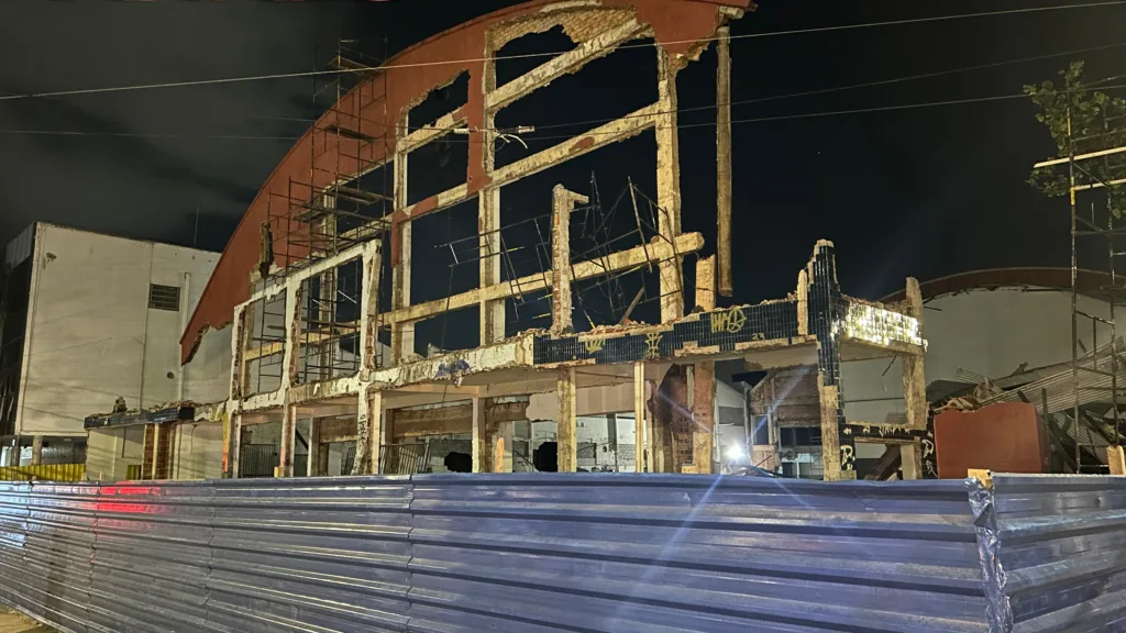 Paredão de ginásio que não caiu deve ser demolido ainda hoje, diz Defesa Civil/Foto: Thiago Soares