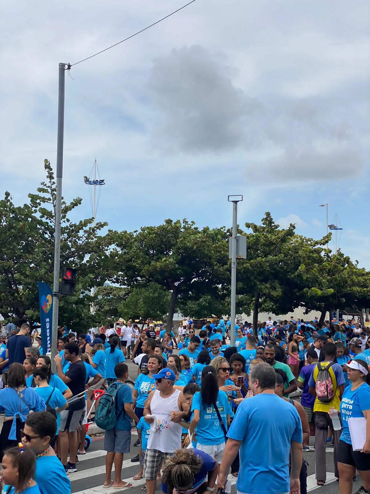 Caminhada dos Autistas reúne multidão em Camburi