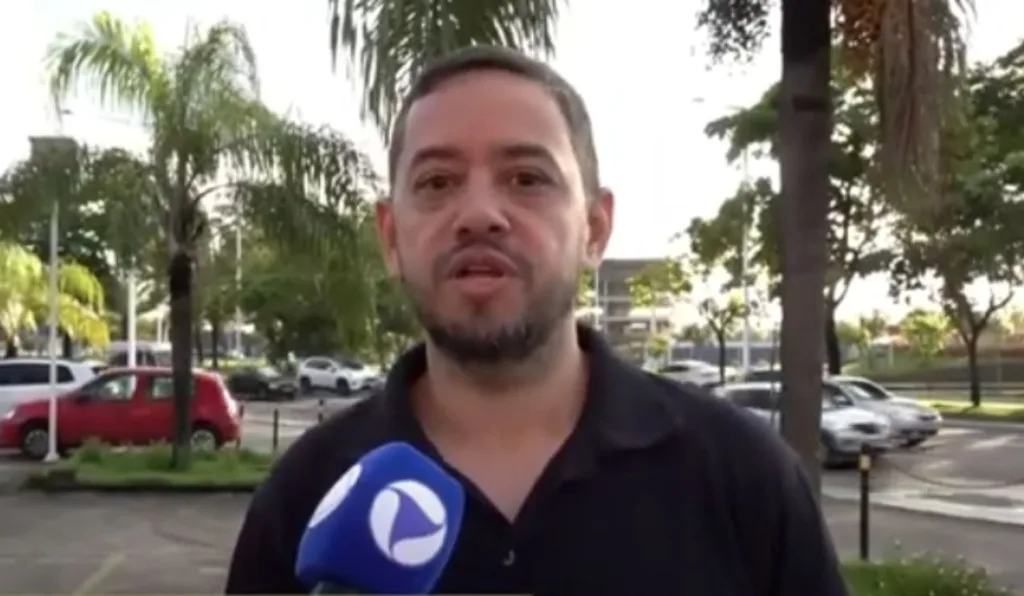 Delegado Eduardo Passamani explica como identificar produtos irregulares expostos. Foto: Reprodução/ TV Vitória