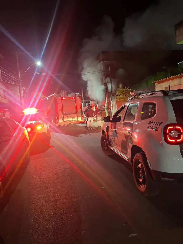 CASA INCENDIADA FOGO BAIXO GUANDU