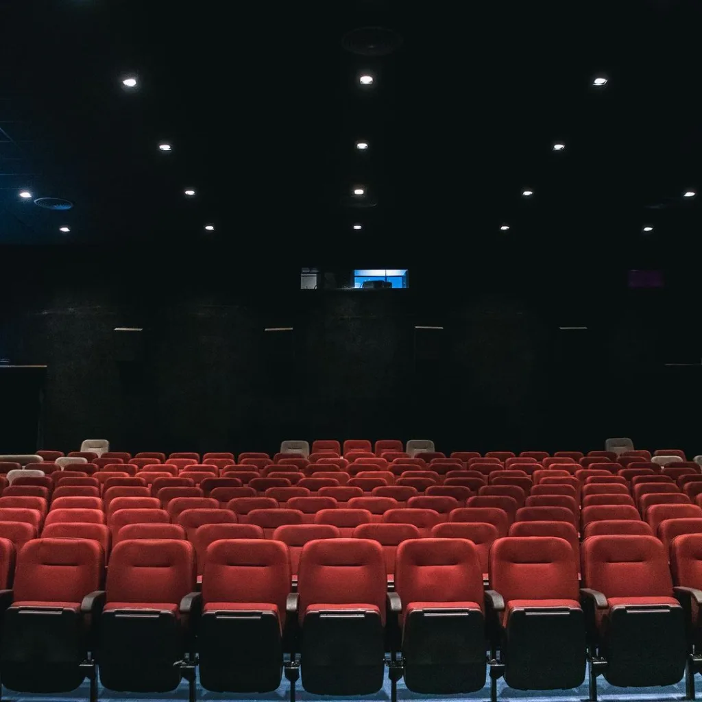Cinemetrópolis reabre com melhorias