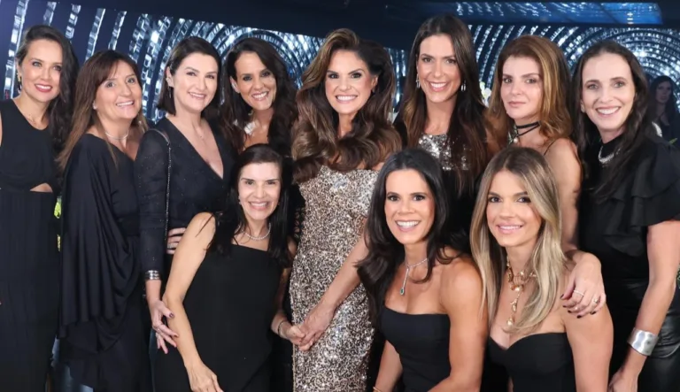Parabéns em alto estilo e com 90 amigas