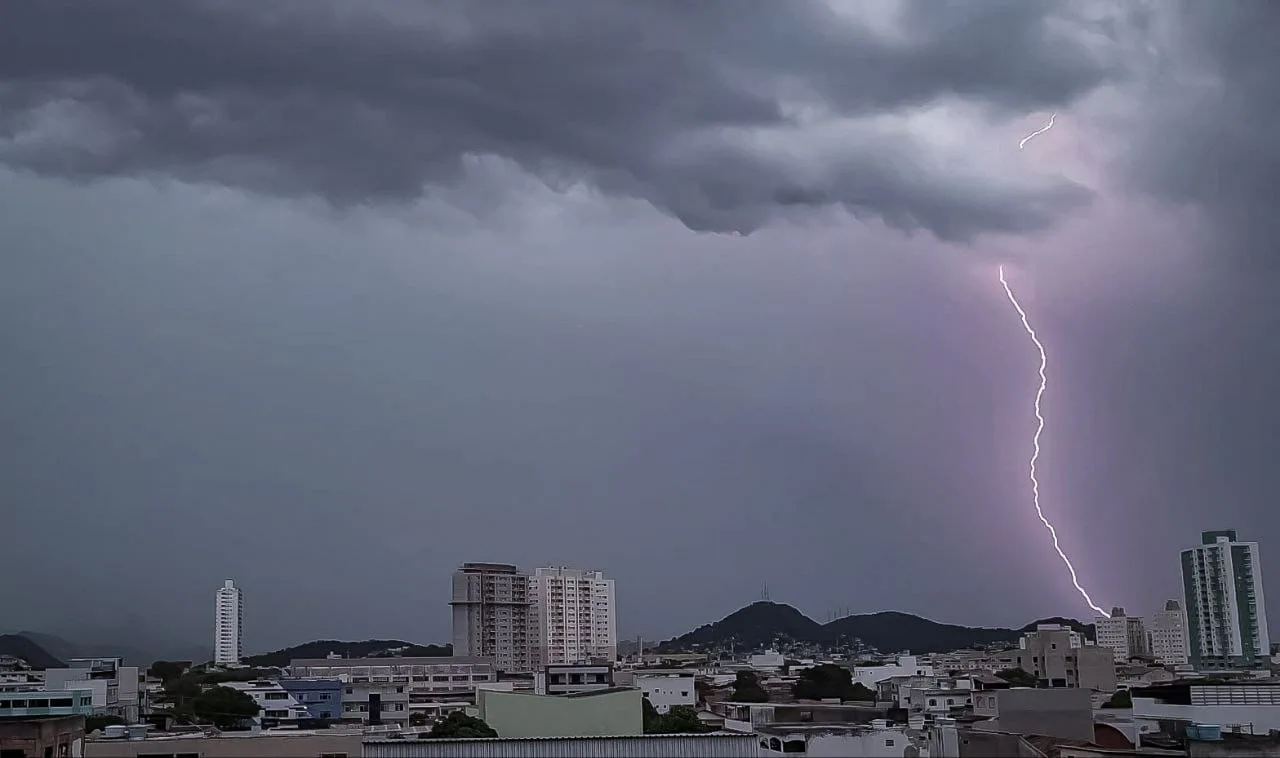 Raios no céu do Espírito Santo