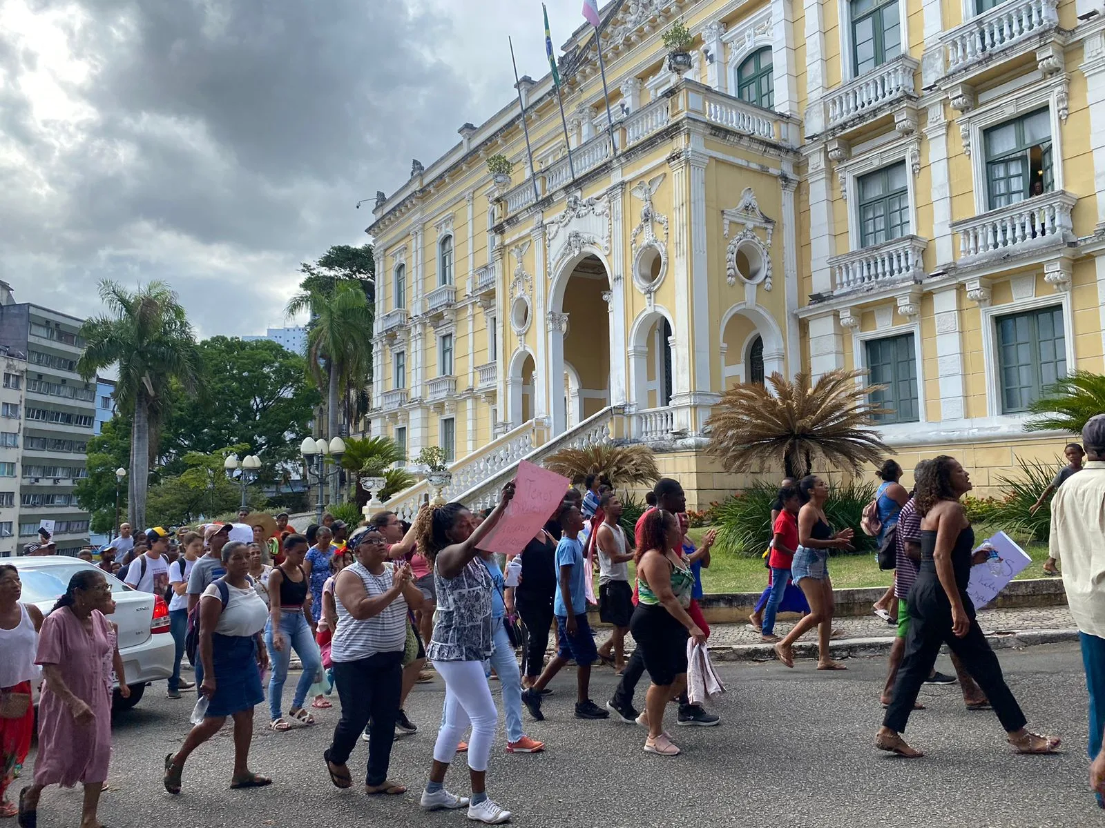 Protesto na frente do Palácio Anchieta