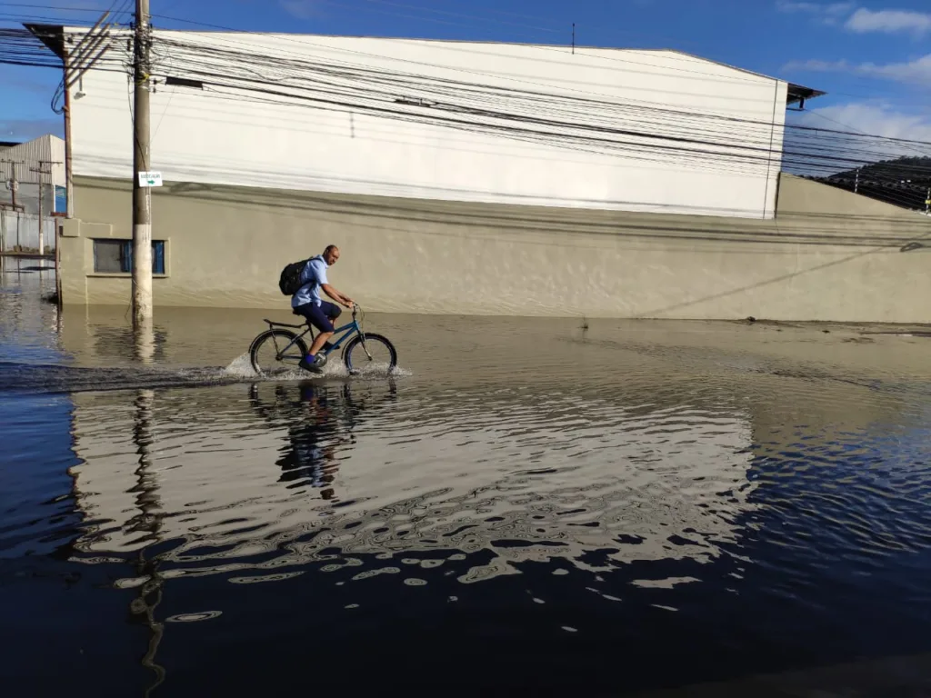 Rua alagada Cobilândia