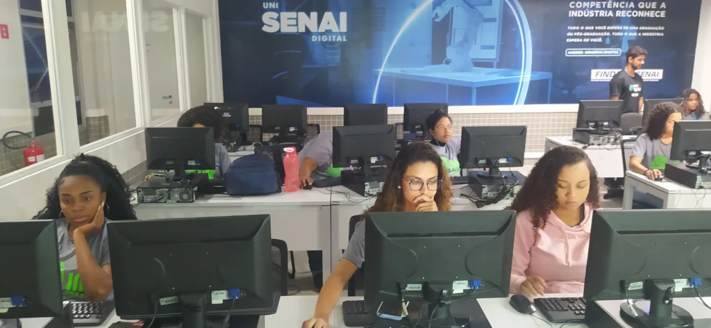 IOB ensina TI a jovens negros