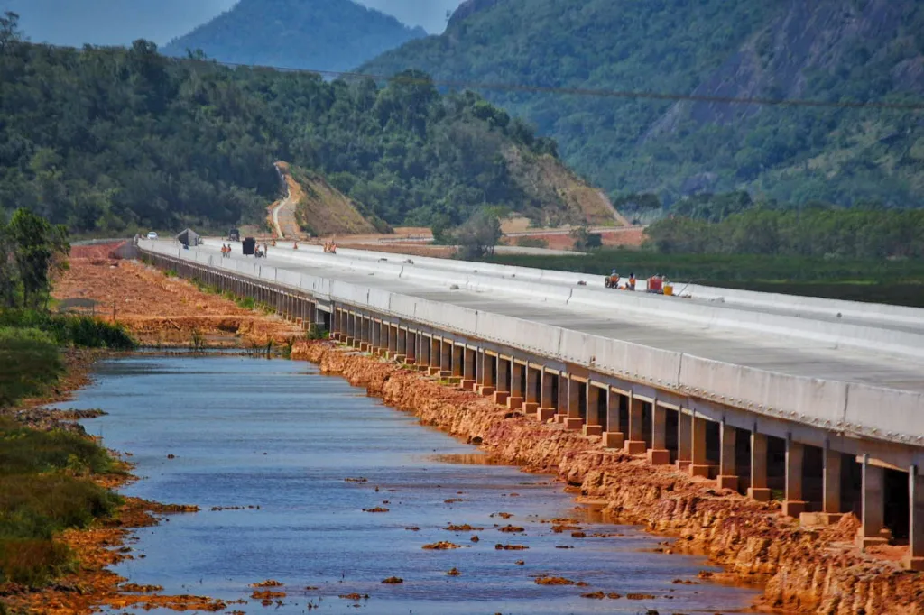 Obras no contorno do Mestre Álvaro