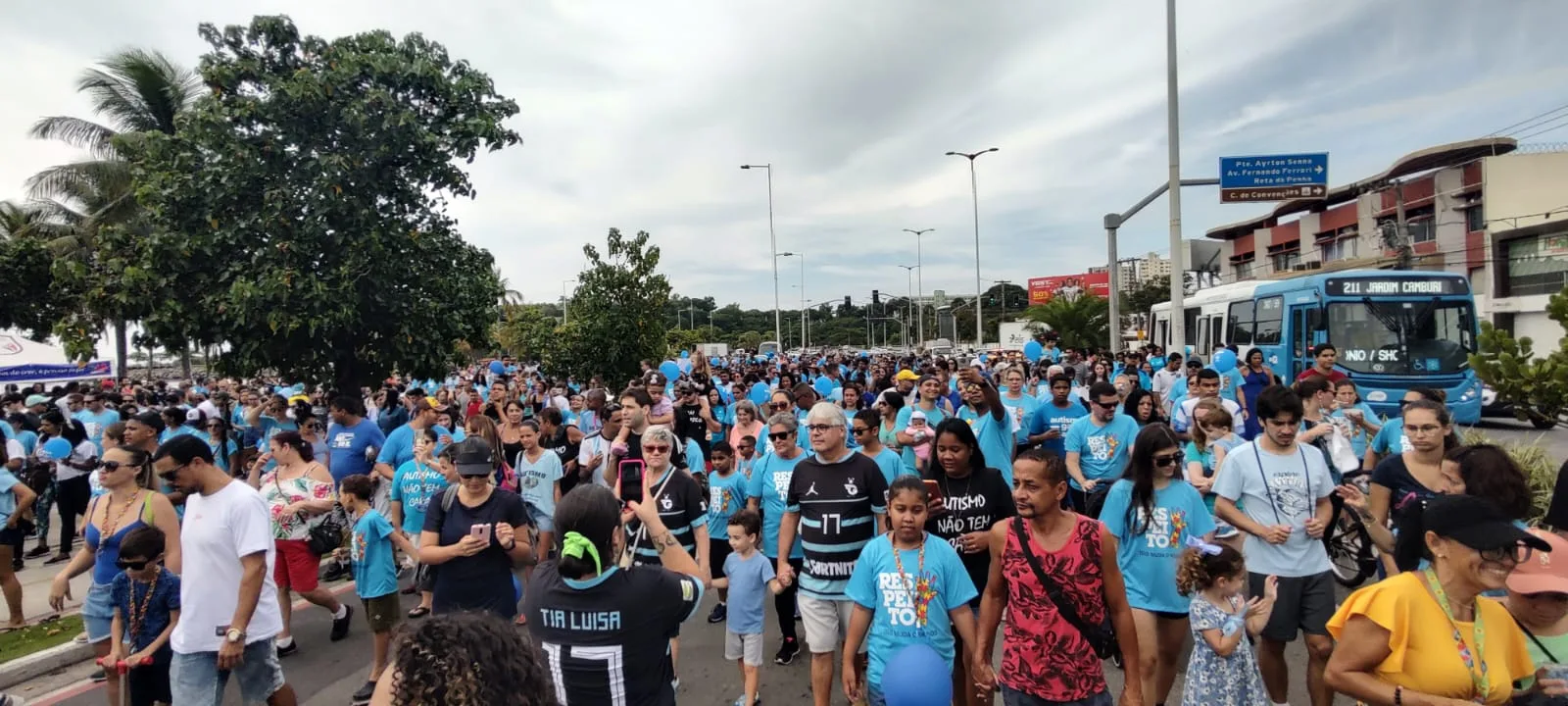 Caminhada dos Autistas reúne multidão em Camburi