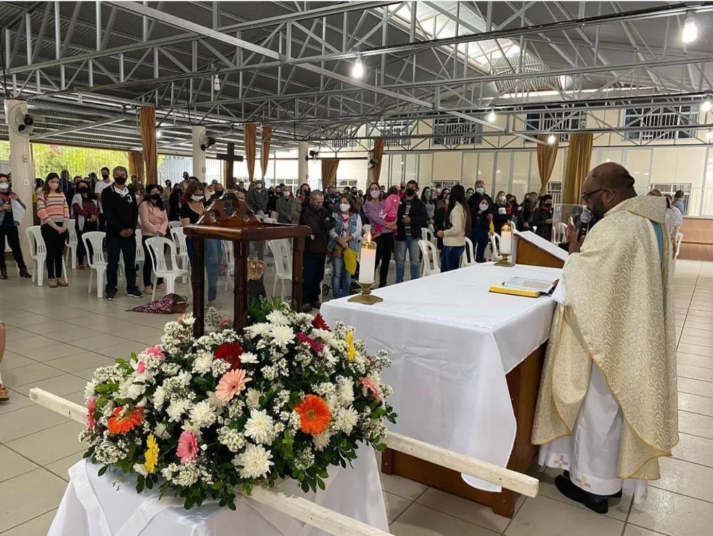 Paróquia de Santa Isabel realiza novena com imagem peregrina de N. Senhora Aparecida