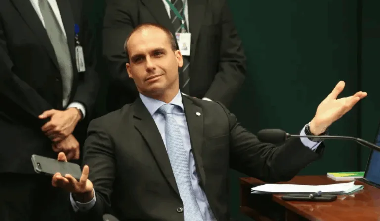 O deputado federal licenciado Eduardo Bolsonaro