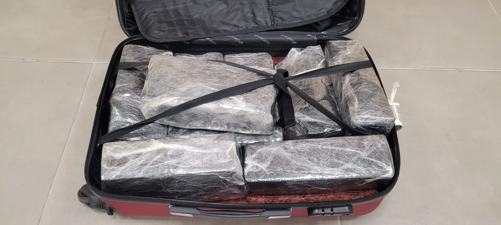 Jovem presa por trafico de drogas