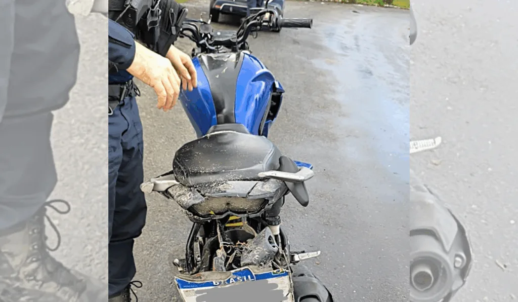 Dois assaltantes são presos após roubar motorista de aplicativo em Vila Velha Dois assaltantes são presos após roubar motorista de aplicativo em Vila Velha