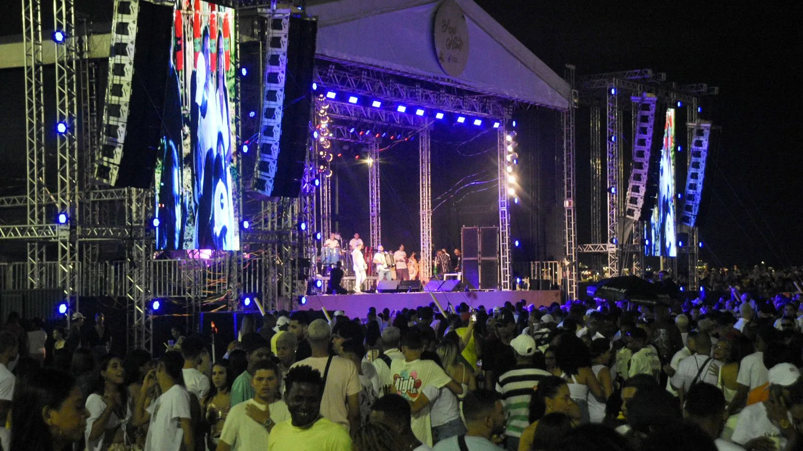 Show da virada - Praia de Camburi -Alemão do Forró
