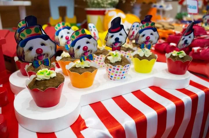 A Petscandoes é especializada em guloseimas festivas para comemorações pet