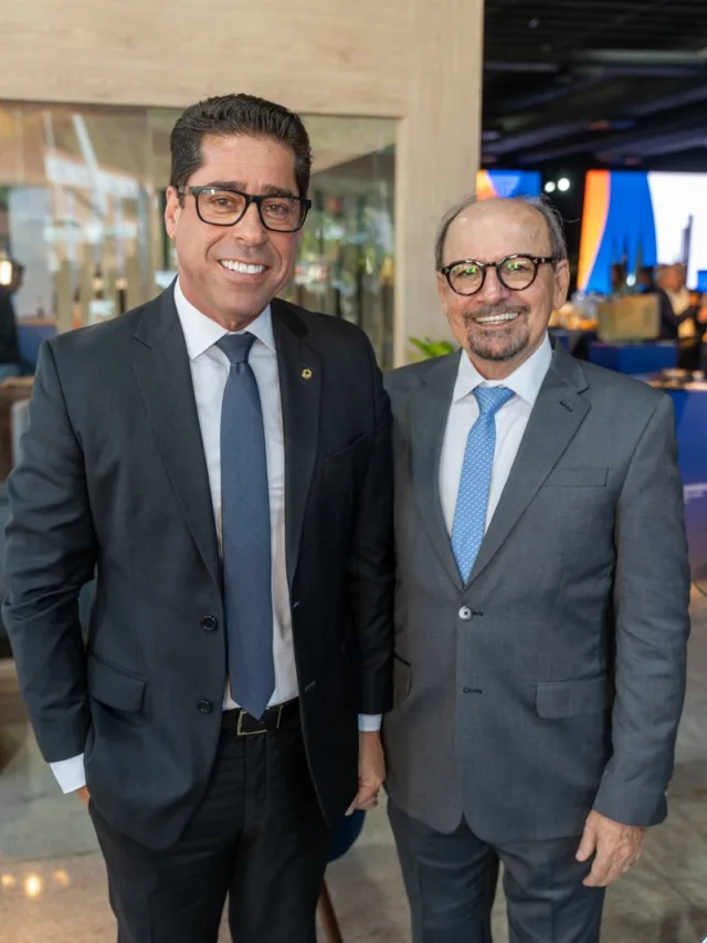 Personalidades recebem Comenda Antônio Oliveira Santos