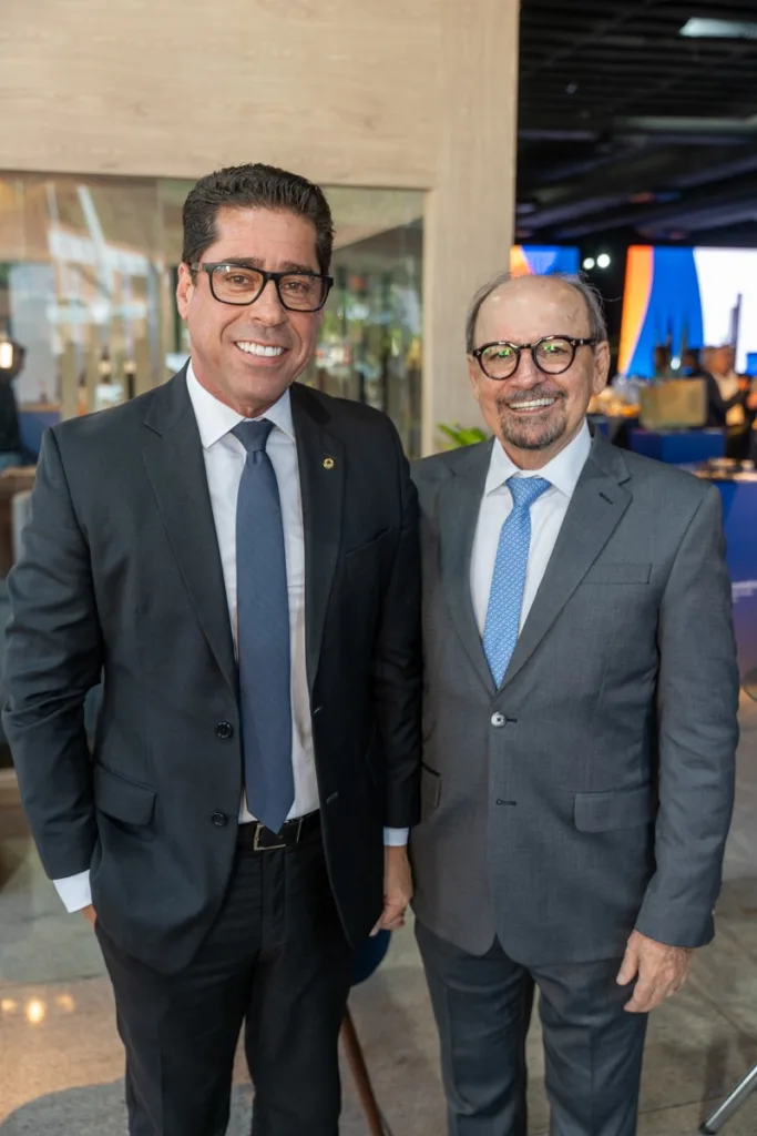 Personalidades recebem Comenda Antônio Oliveira Santos