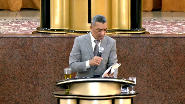 Cerimônia de unção no Templo Maior com Bispo Wagner