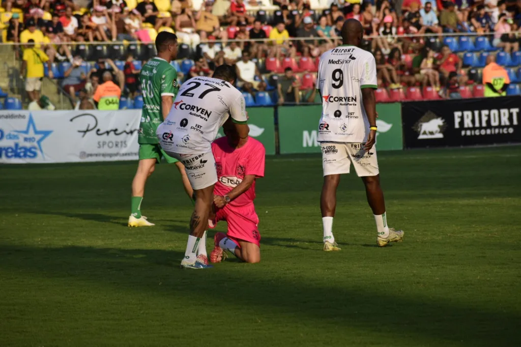 Jogo do Ronaldinho no Kleber Andrade, em Cariacica