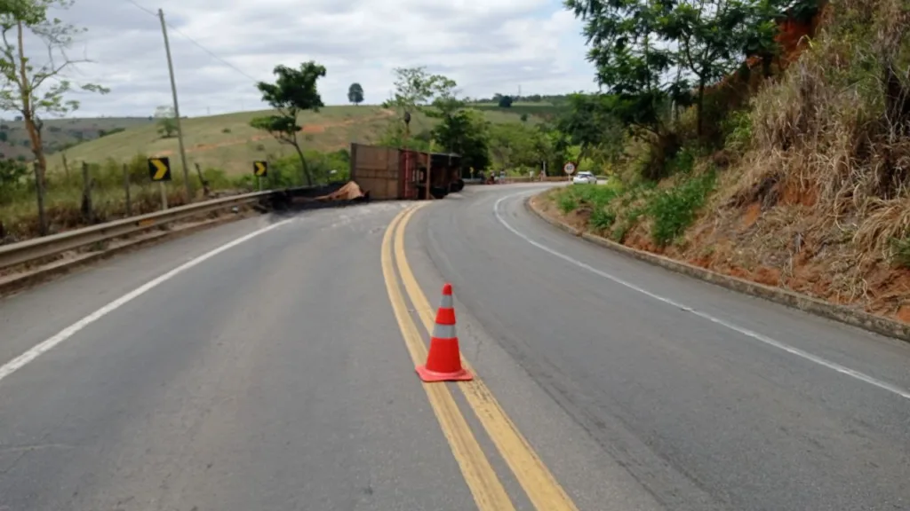 Tomba carreta BR 259