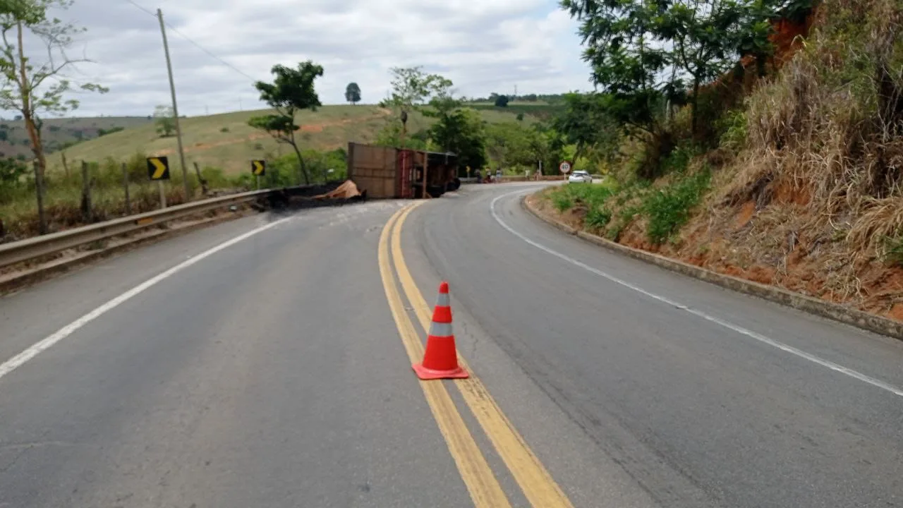 Tomba carreta BR 259