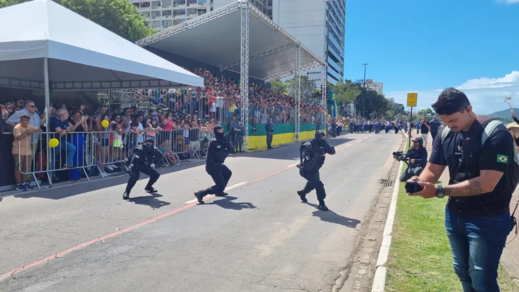 Desfile cívico-militar