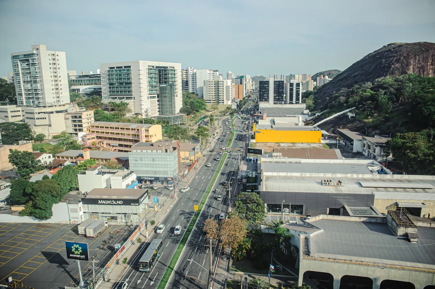 Avenida Nossa Senhora da Penha (Reta da Penha) vista do alto_Foto Leonardo Silveira-1.jpg