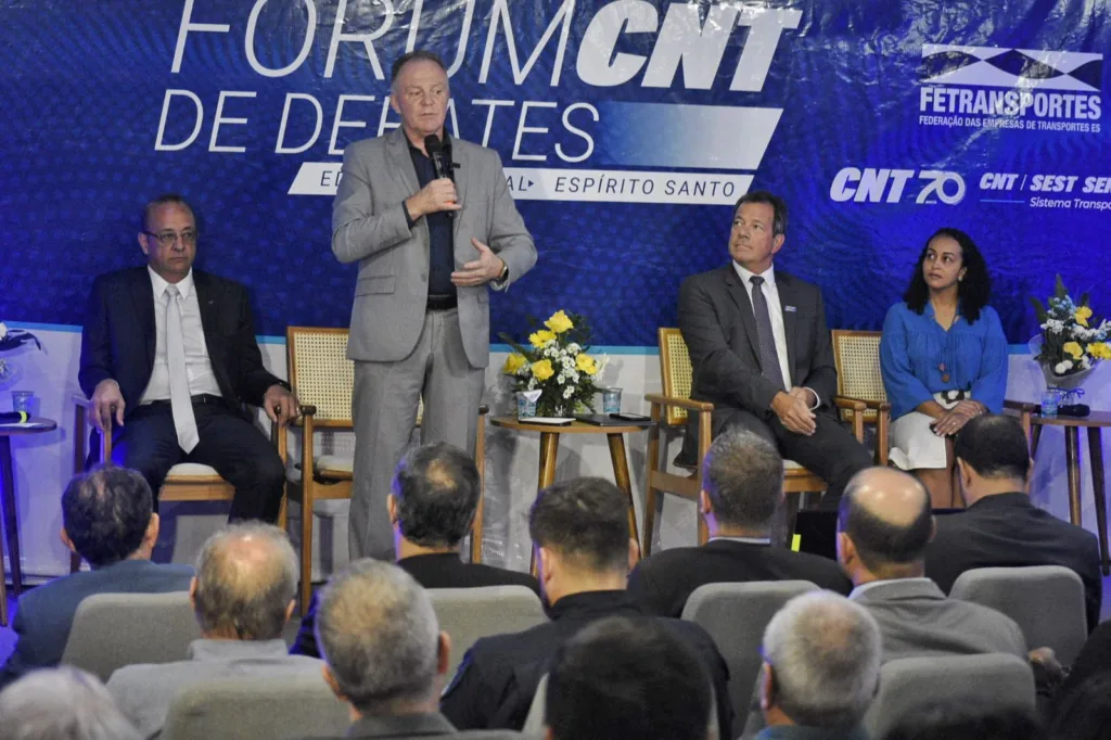 FÓRUM CNT DEBATE DESAFIOS E GARGALOS DOS TRANSPORTES