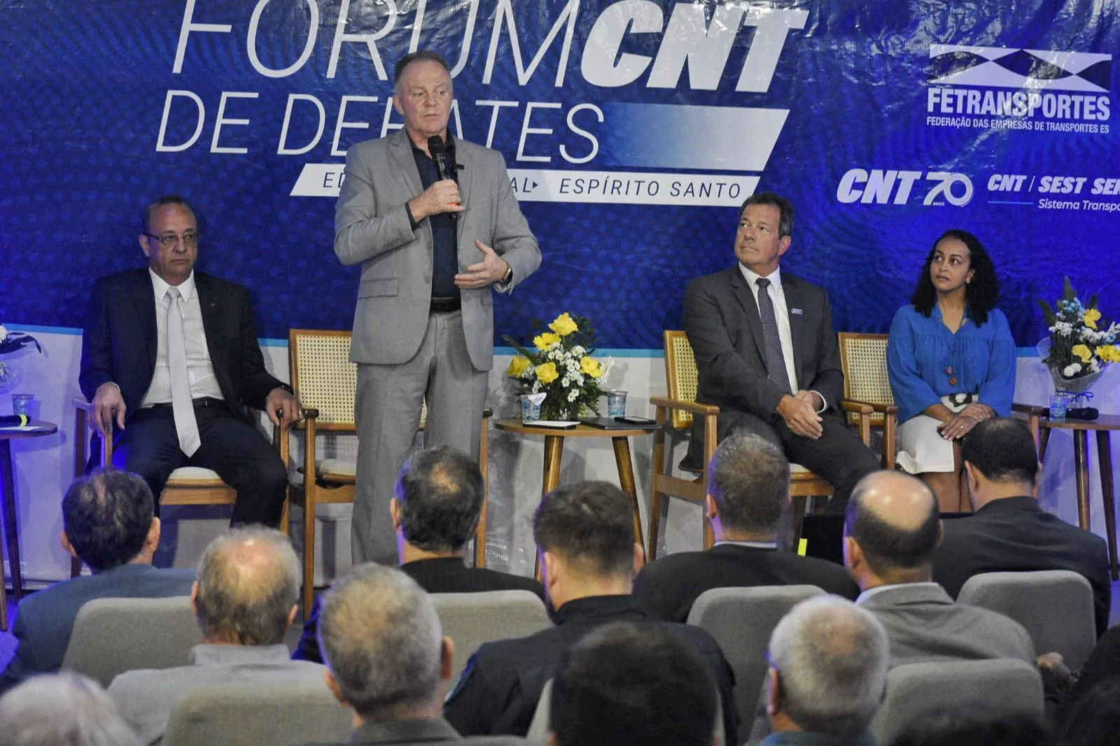 FÓRUM CNT DEBATE DESAFIOS E GARGALOS DOS TRANSPORTES
