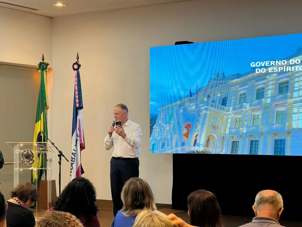 Hilda Cabas ganha homenagem do governador Renato Casagrande no Palácio Anchieta